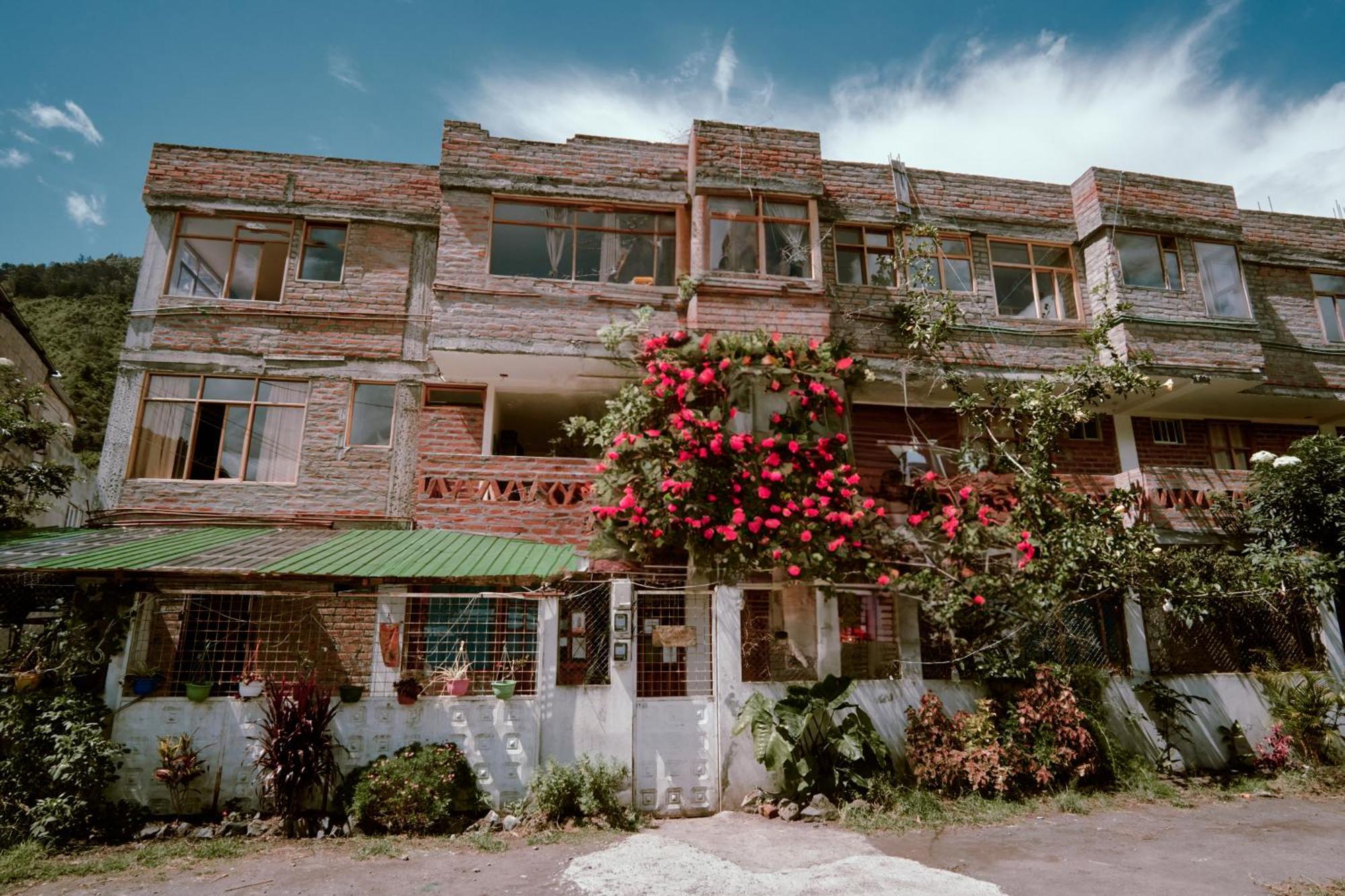 Backpackers-Balcones-River-Lodge Banos  Exterior photo