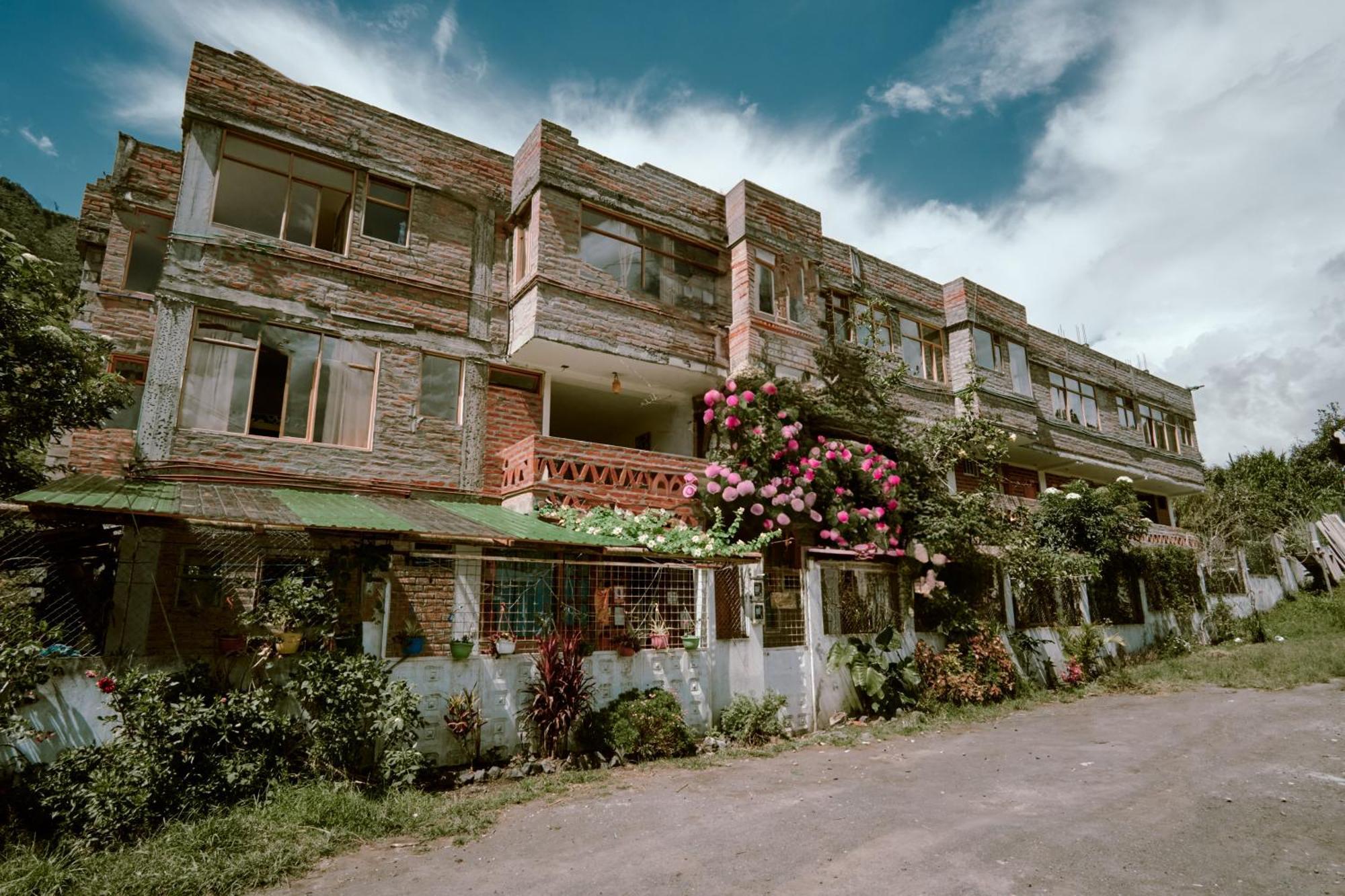 Backpackers-Balcones-River-Lodge Banos  Exterior photo